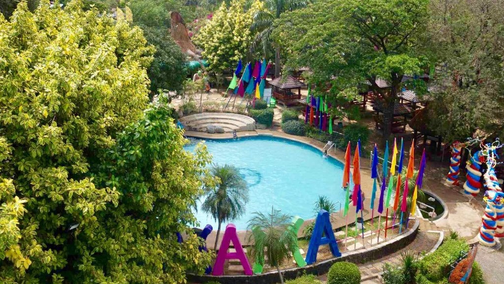 amana-waterpark-resort-swimming-pool